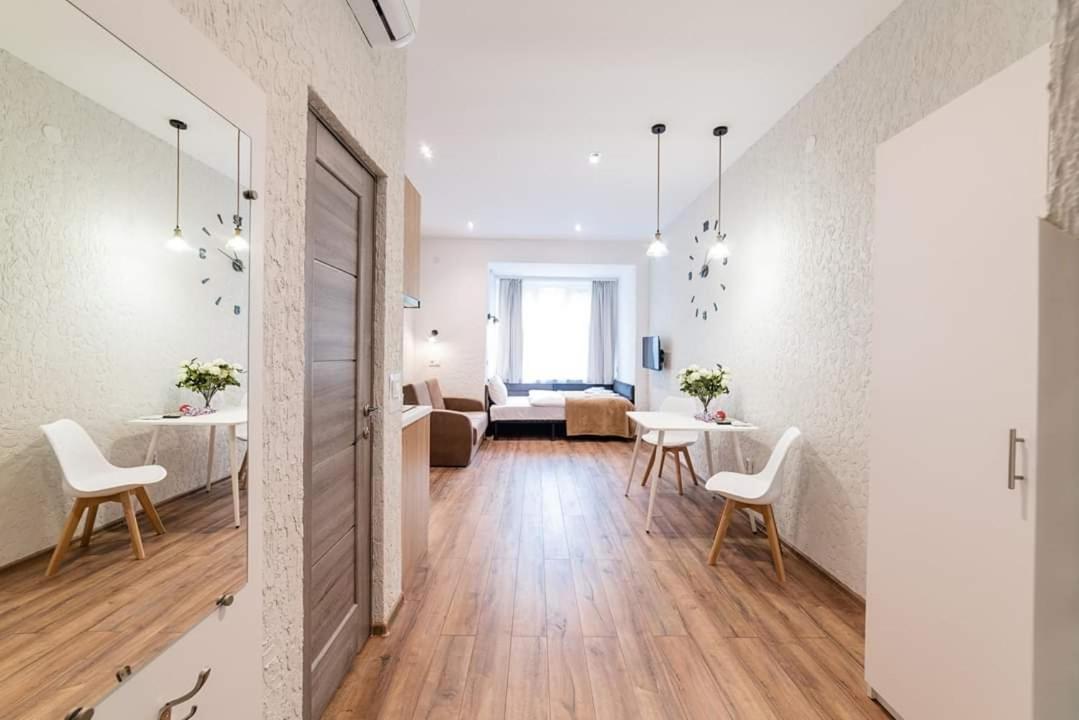 Apartmán Затишні Смарт-Квартири В Історичному Центрі! Užhorod Exteriér fotografie